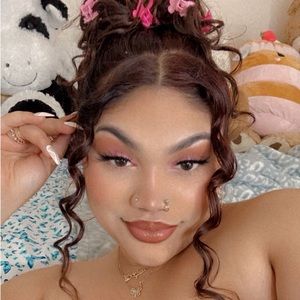 Meet your Posher, Yency